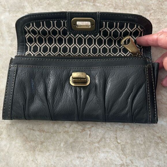 FOSSIL Black Leather Billfold - Picture 4 of 6